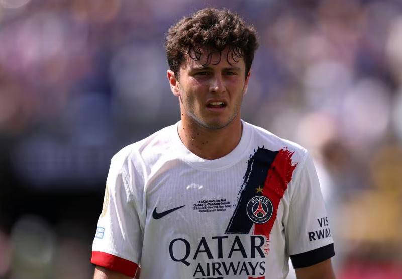 国际比赛日法兰克福备战欧冠；临场应变细节曝光；压力陡增；心理建设被强调的简单介绍