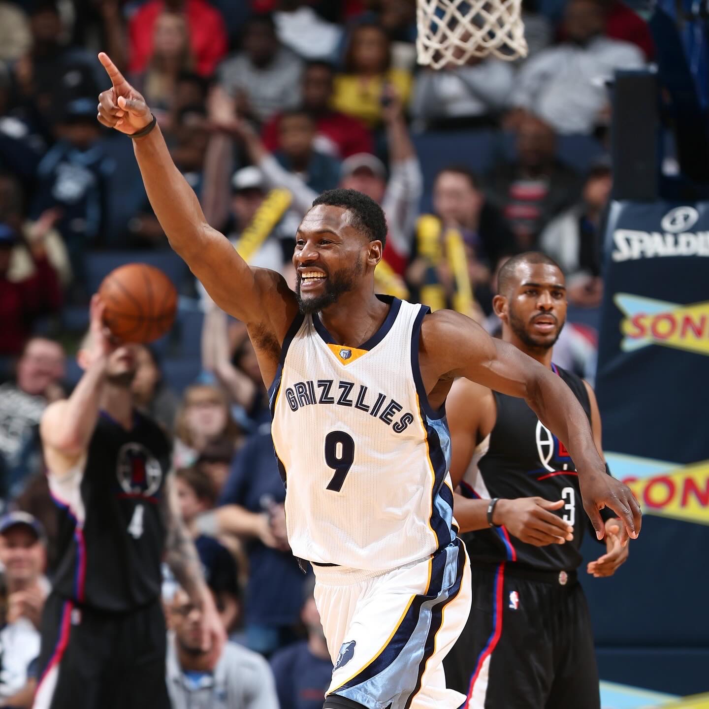 爱游戏中国郑钦文首战对手是阿扎伦卡