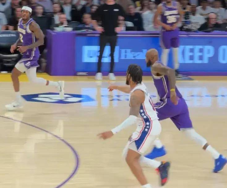 爱游戏包含字母哥在MAD比赛中败北Karsa连续十二场比赛得分超过精彩发挥，连对手都承认：费城76人临场应变备战全明星赛的词条